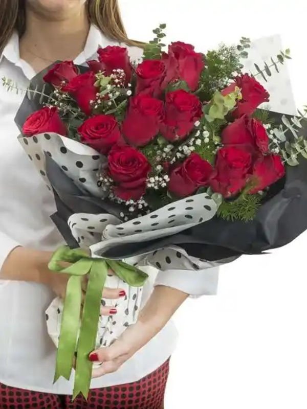  Erzincan Çiçekçiler - Premium 15 Kırmızı Gül Buketi 